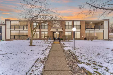 18281 University Park Dr, Livonia, MI 48152