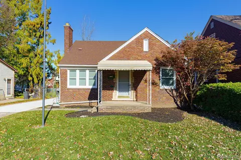 15571 Glander Ave, Eastpointe, MI 48021