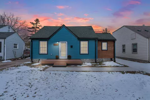 18511 Brohl St, Roseville, MI 48066