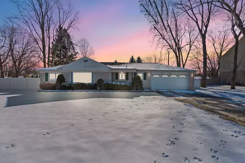 756 Troywood Dr, Troy, MI 48083