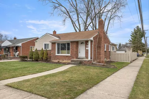 10081 Garvett St, Livonia, MI 48150
