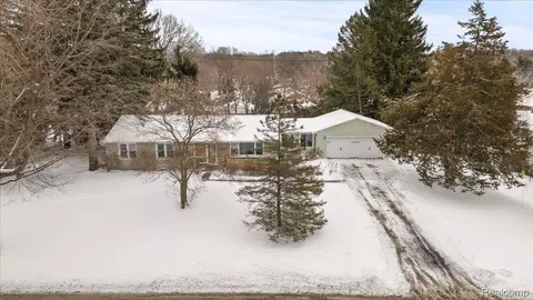 316 Crystal St, Milford, MI 48381