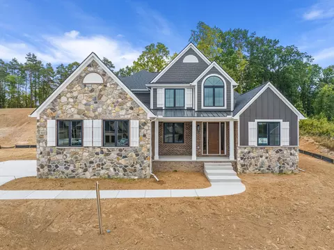 8257 Stoney Creek Dr, Green Oak, MI 48178
