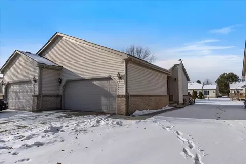 53069 Barberry Cir, Chesterfield, MI 48051