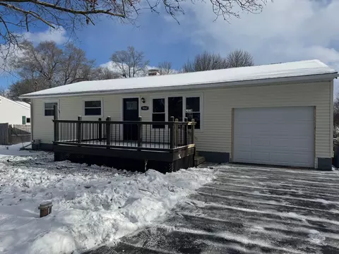 9060 Maplewood Dr, Thetford, MI 48420