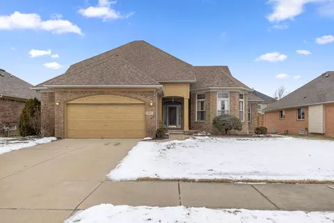 21617 Summerfield Dr, Macomb, MI 48044