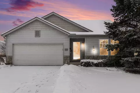 6459 Morningstar Ln, Waterford, MI 48327