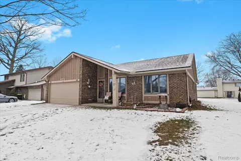40504 Franklin Mill St, Novi, MI 48375
