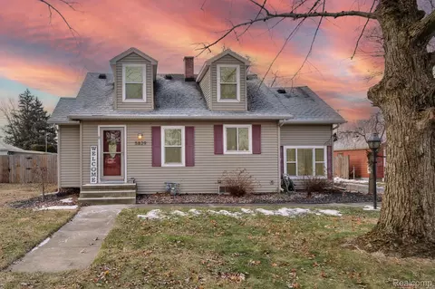 5829 Edgewood Blvd, Monroe, MI 48161