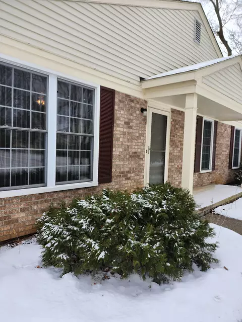 2110 Hidden Medows Dr #A, Walled Lake, MI 48390