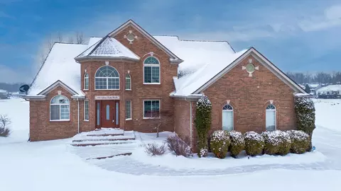 1530 Glass Lake Cir, Oxford, MI 48371