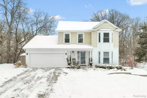 6276 Lake Waldon Dr, Independence, MI 48346