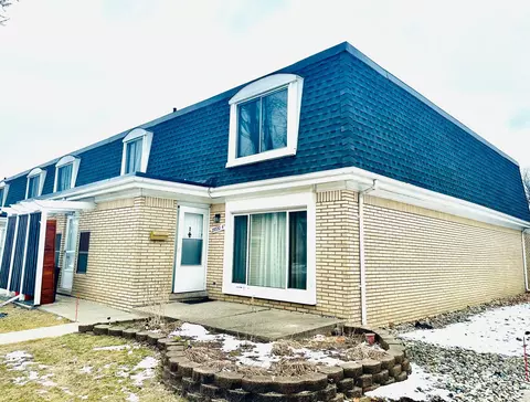 29720 City Center Dr #4, Warren, MI 48093