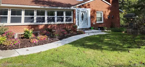 10410 Whitmore Lake Rd, Brighton, MI 48116