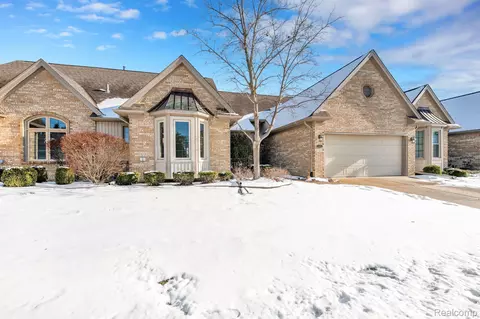 54620 Cambridge Dr, Shelby Township, MI 48315
