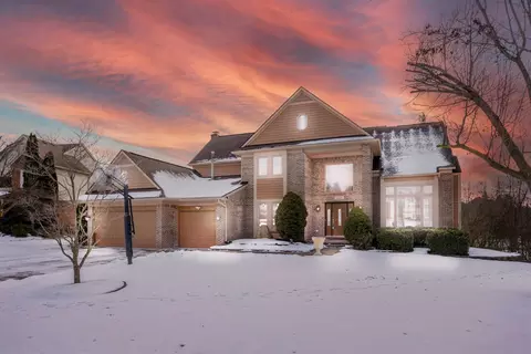 45455 Irvine Dr, Novi, MI 48374