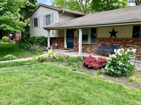 3500 San Mateo Rd, Waterford, MI 48329