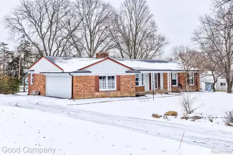 6332 Canmoor Dr, Troy, MI 48098