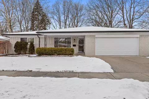 27817 Santa Ana Dr, Warren, MI 48093