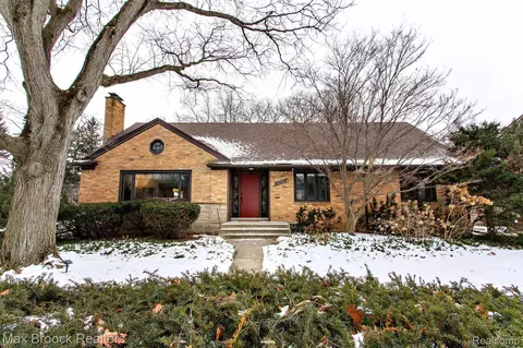 13135 Sherwood Dr, Huntington Woods, MI 48070