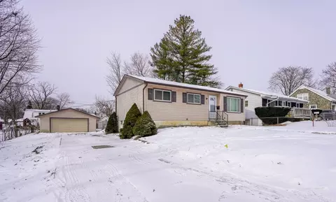 102 Starr Ave, Waterford, MI 48328