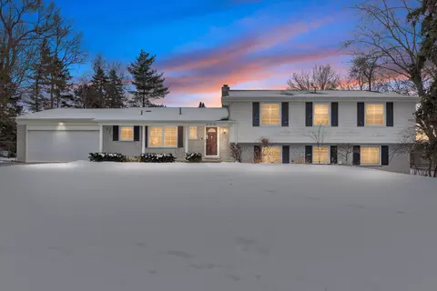 408 Henley Dr, Bloomfield Hills, MI 48304