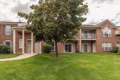 8106 Chesapeake Cir, Commerce, MI 48390