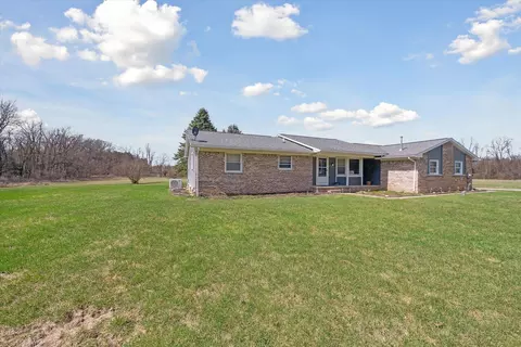 2601 Westwind Dr, Highland, MI 48357
