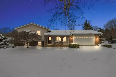 1512 Pratt Rd, Metamora, MI 48455