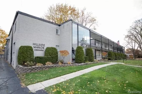 3421 Hillside Dr #28, Royal Oak, MI 48073