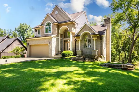 5545 Stanhope St, West Bloomfield, MI 48322