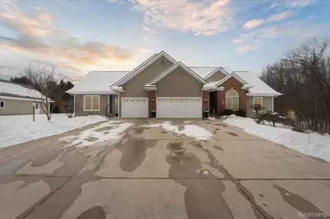13180 Germany Rd, Fenton, MI 48430