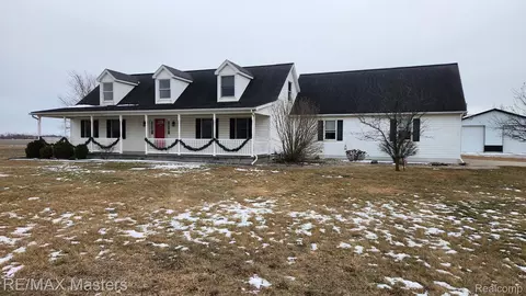 5418 Labo Rd, South Rockwood, MI 48179