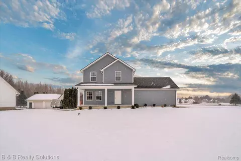 2505 Jacalyn Ln, North Branch, MI 48461