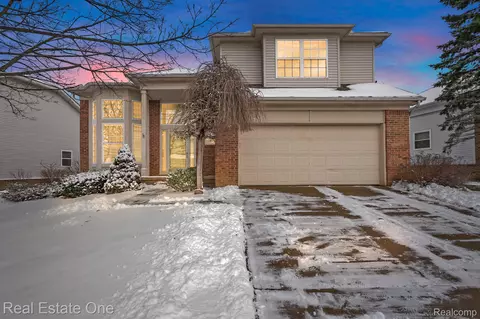 3212 Silverbrook Dr, Oakland, MI 48306