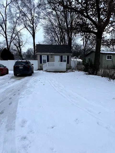 2817 Dean Dr, Highland, MI 48356