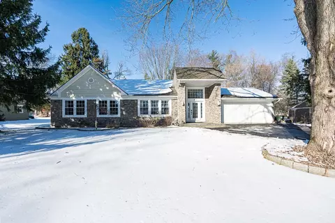 410 Maplehill Rd, Rochester Hills, MI 48306