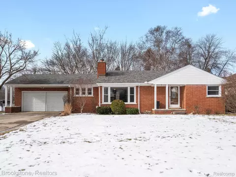 37843 Santa Anna St, Clinton Township, MI 48036