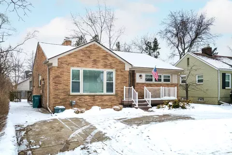 10415 Nadine Ave, Huntington Woods, MI 48070