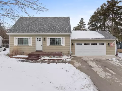 7489 Garland Ave, Brighton, MI 48116