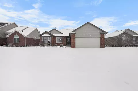 52033 Hickory Dr, Chesterfield, MI 48047