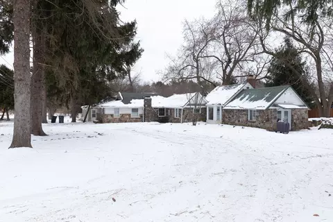 1456 Indian Lake Rd, Orion, MI 48362