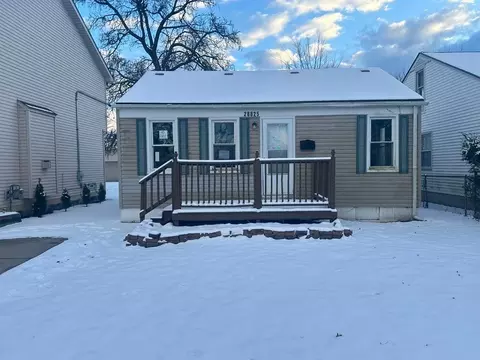 28825 Elmwood St, Garden City, MI 48135