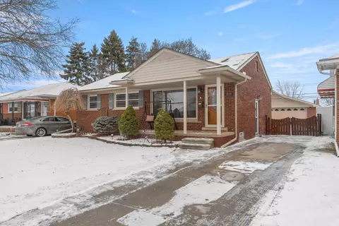 15211 Richmond St, Southgate, MI 48195