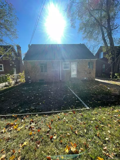 18526 Curtis St, Detroit, MI 48219