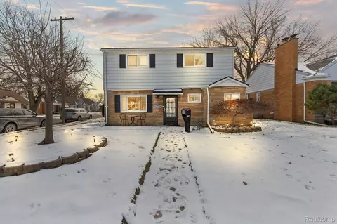 16950 Hauss Ave, Eastpointe, MI 48021