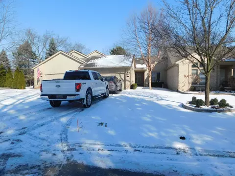 43175 W Kirkwood Dr, Clinton Township, MI 48038