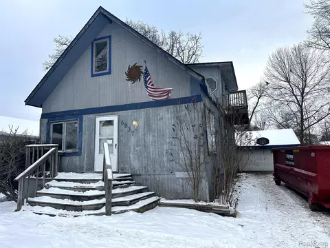 6837 Hatchery Rd, Waterford, MI 48327
