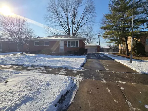 2055 Lathers St, Garden City, MI 48135