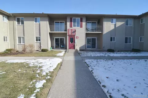 9987 Allen Pointe Dr 4 Dr, Allen Park, MI 48101